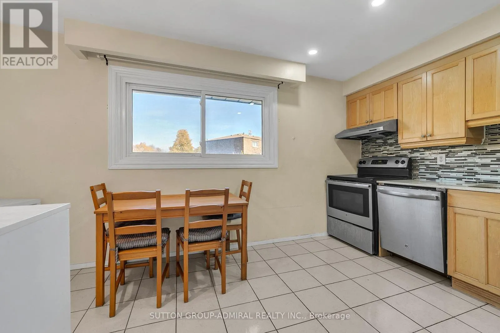 10 - 671 HUNTINGWOOD DRIVE