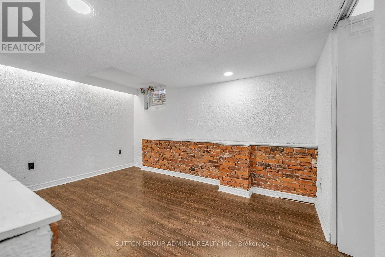 10 - 671 HUNTINGWOOD DRIVE