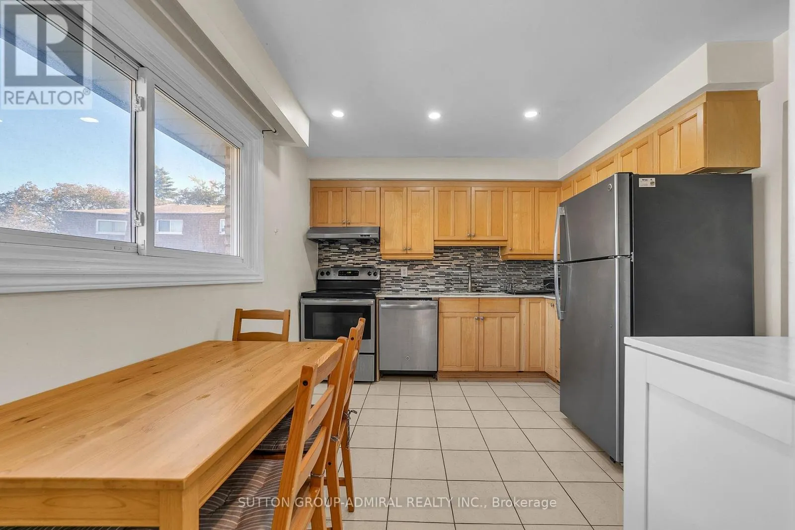 10 - 671 HUNTINGWOOD DRIVE