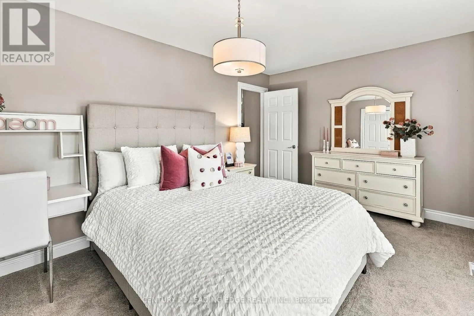 6 FORECASTLE ROAD