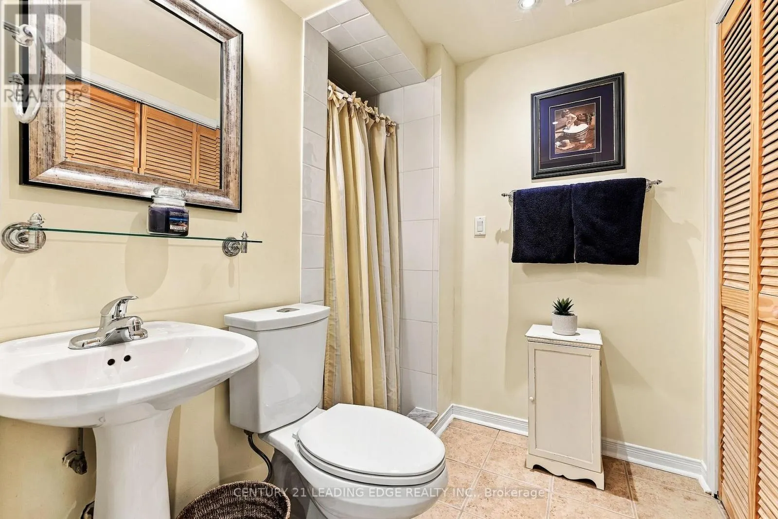 6 FORECASTLE ROAD