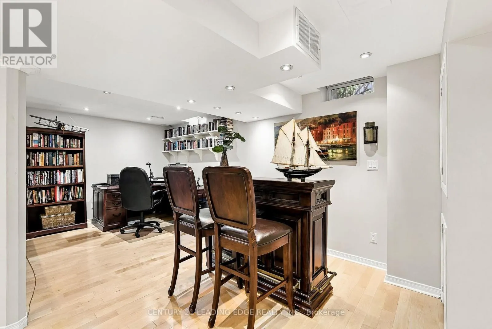 6 FORECASTLE ROAD
