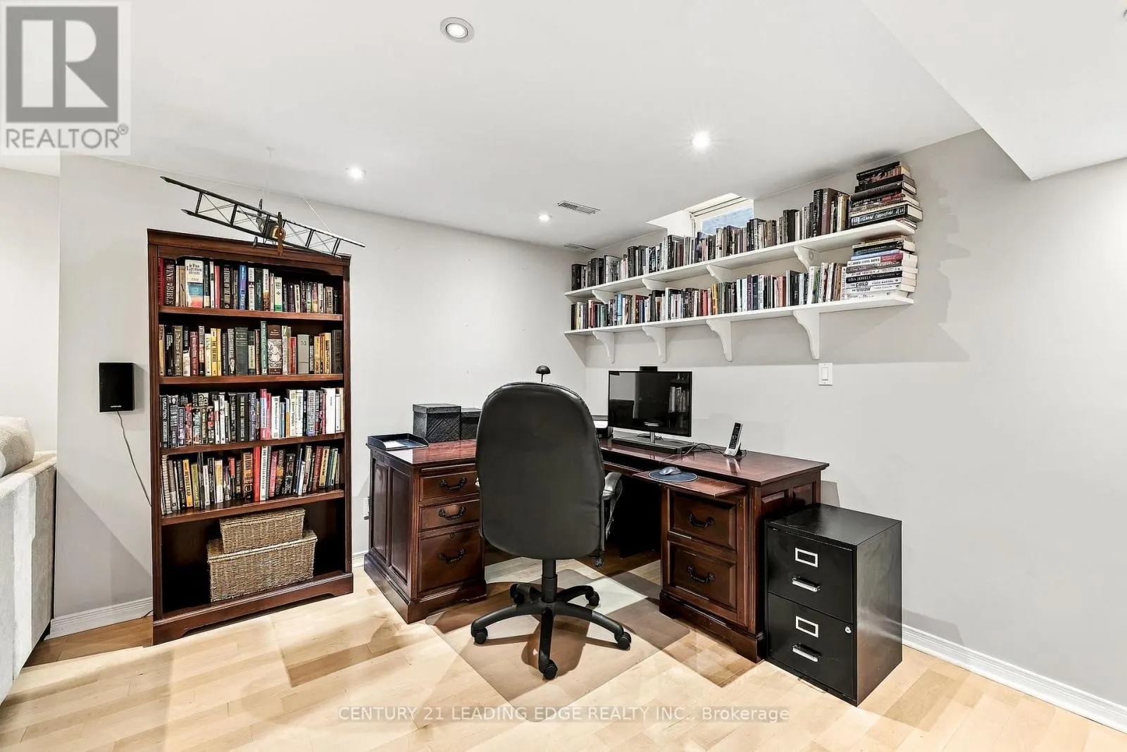 6 FORECASTLE ROAD