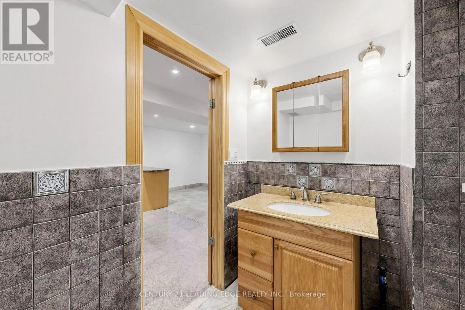 11 BELLVARE CRESCENT