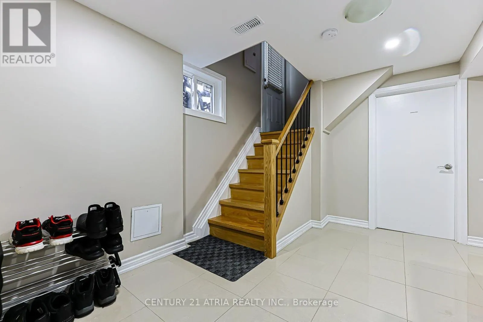 LOWER LEVEL UNIT 1 - 19 MARLBANK ROAD
