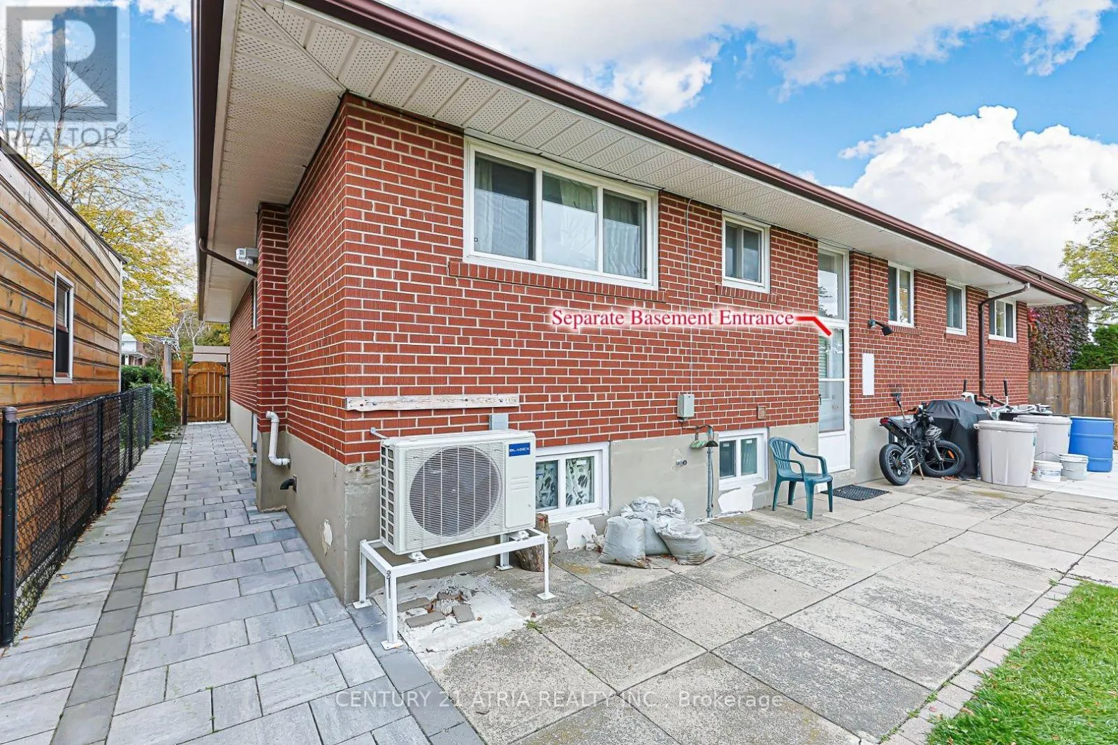 LOWER LEVEL UNIT 1 - 19 MARLBANK ROAD