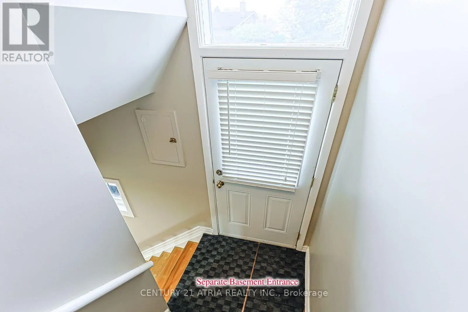 LOWER LEVEL UNIT 1 - 19 MARLBANK ROAD