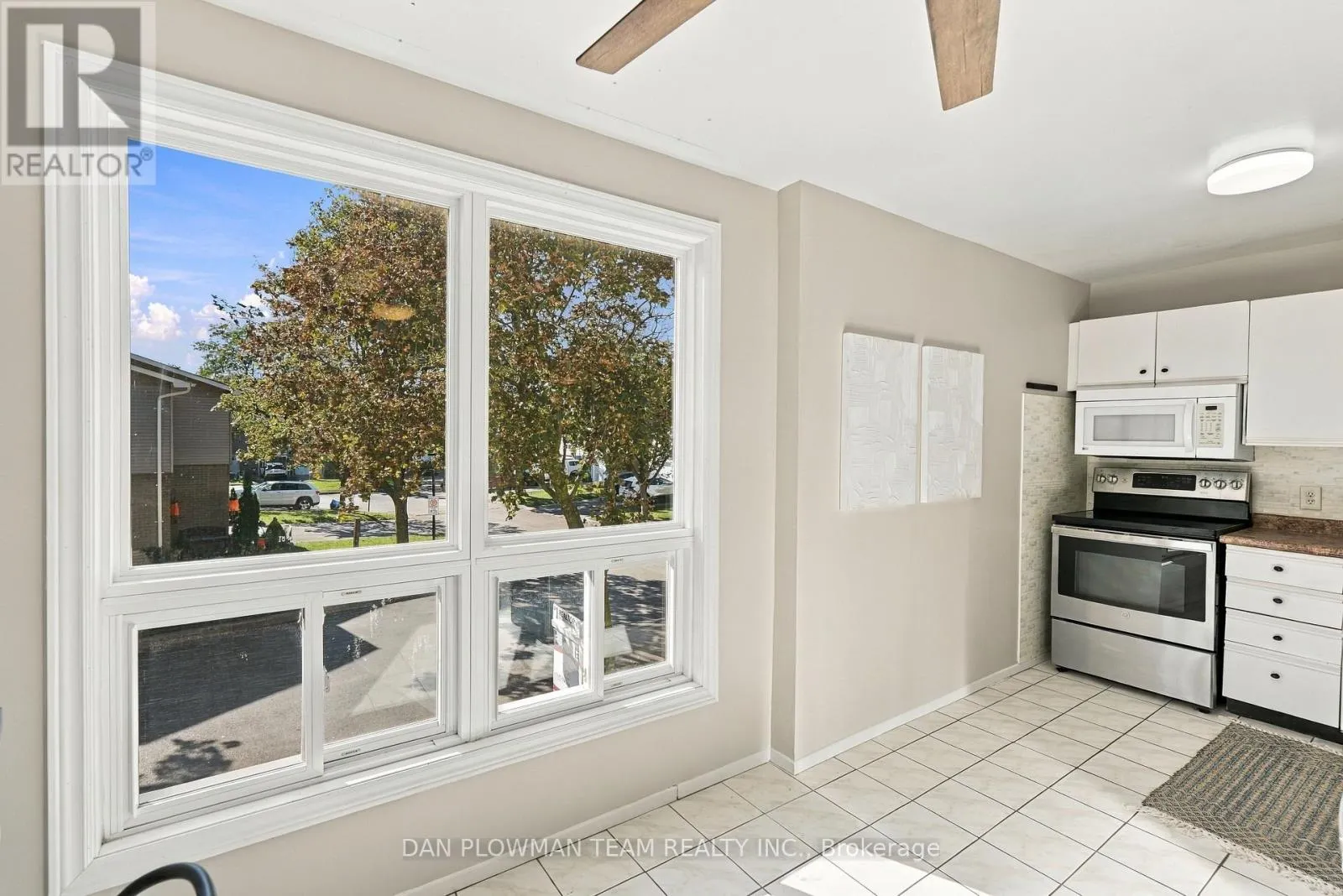 81 - 1133 RITSON ROAD N