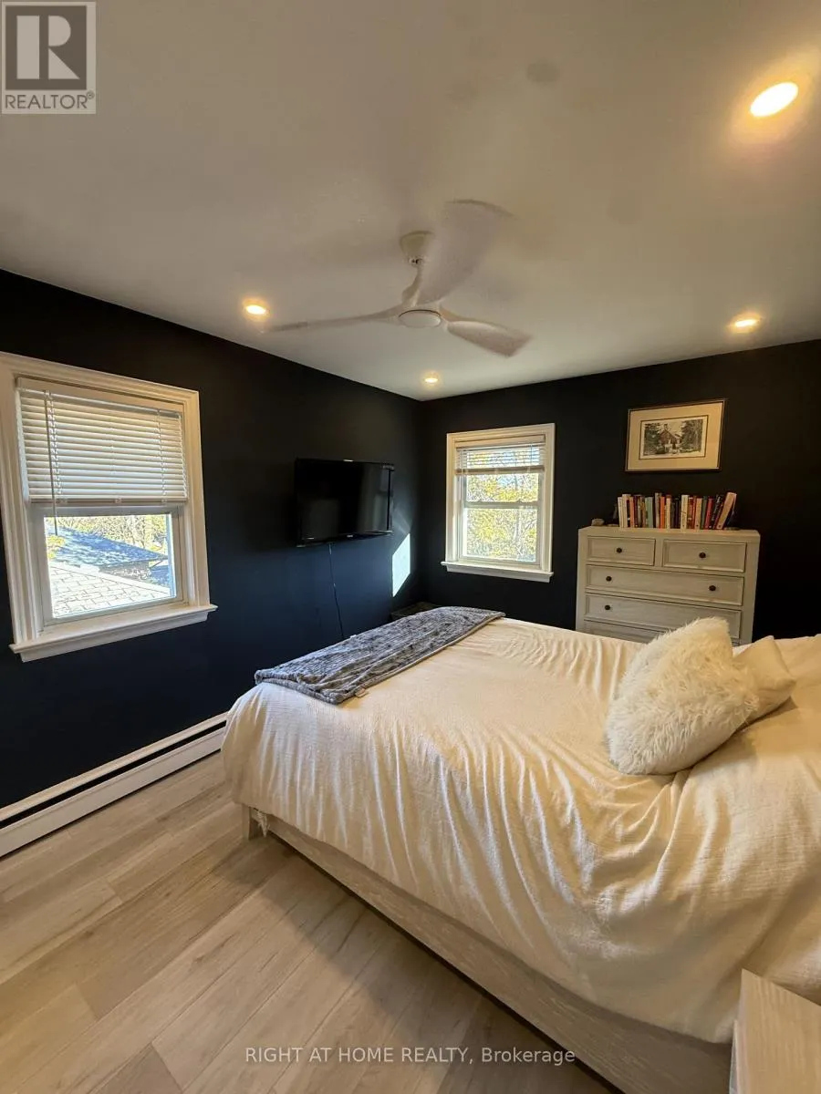 UPPERFLOOR - 385 MARY STREET N