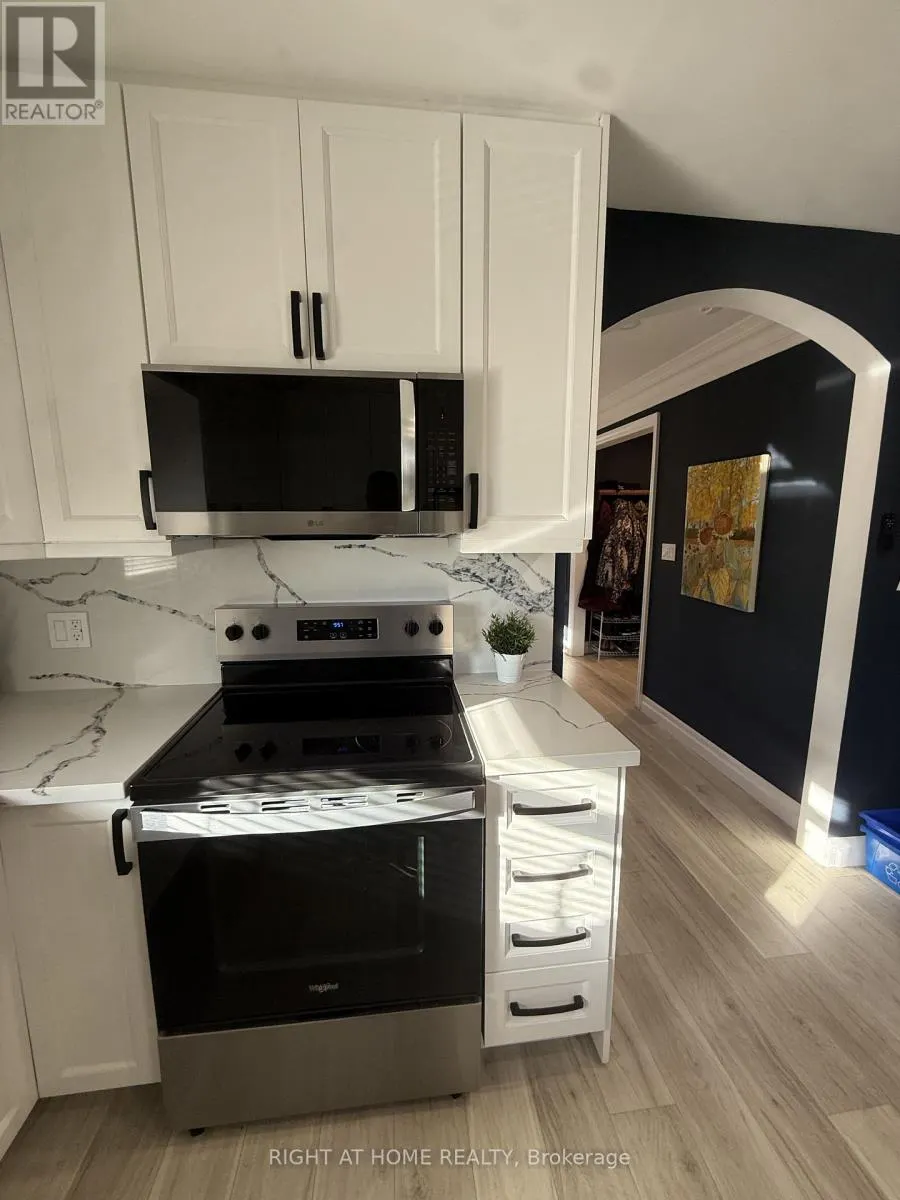 UPPERFLOOR - 385 MARY STREET N