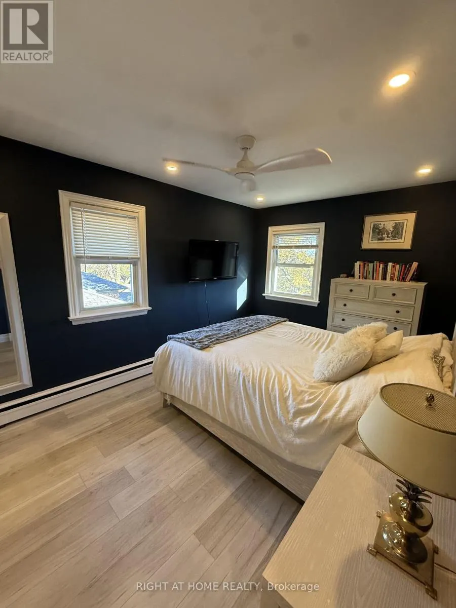 UPPERFLOOR - 385 MARY STREET N