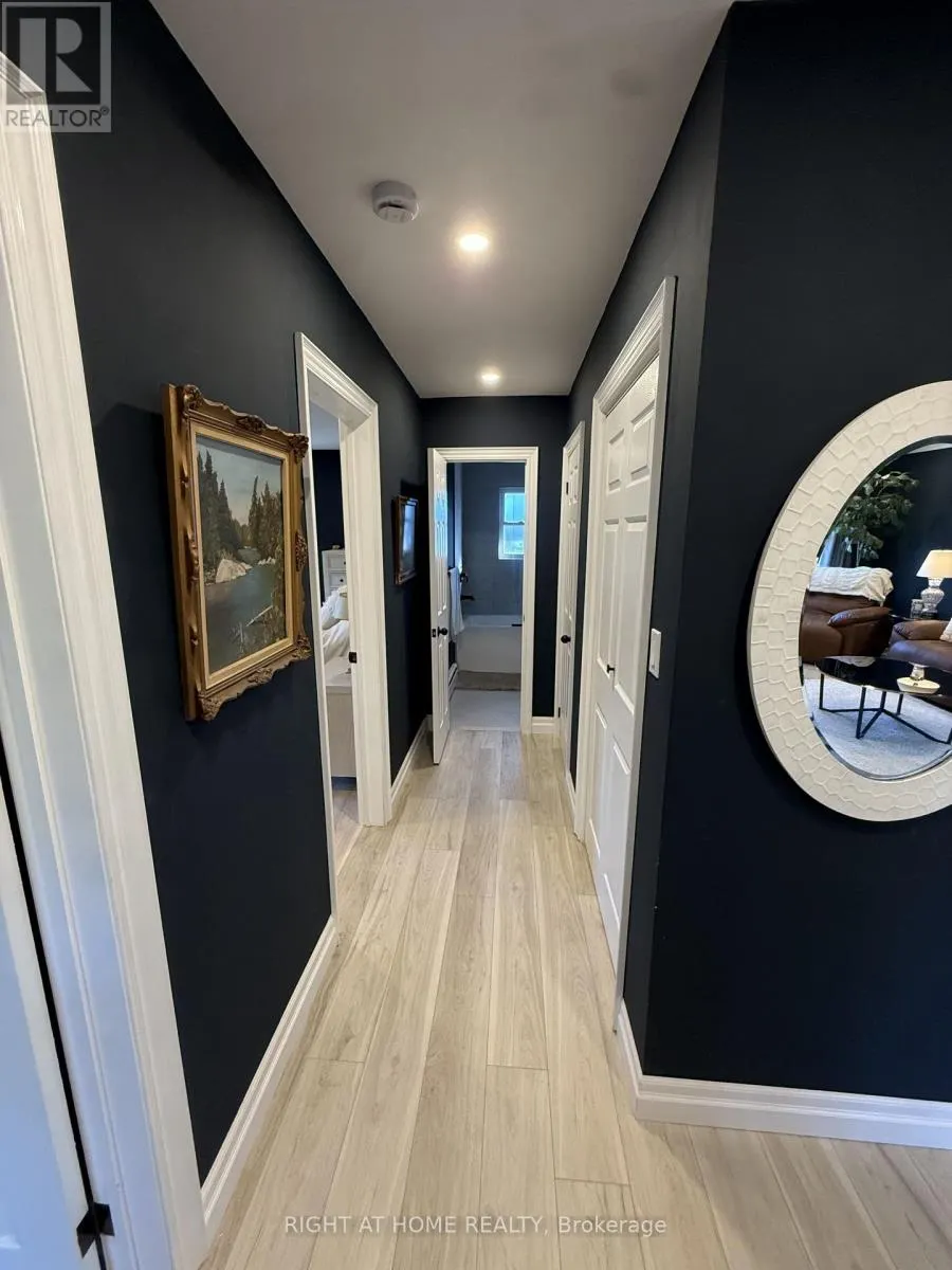 UPPERFLOOR - 385 MARY STREET N