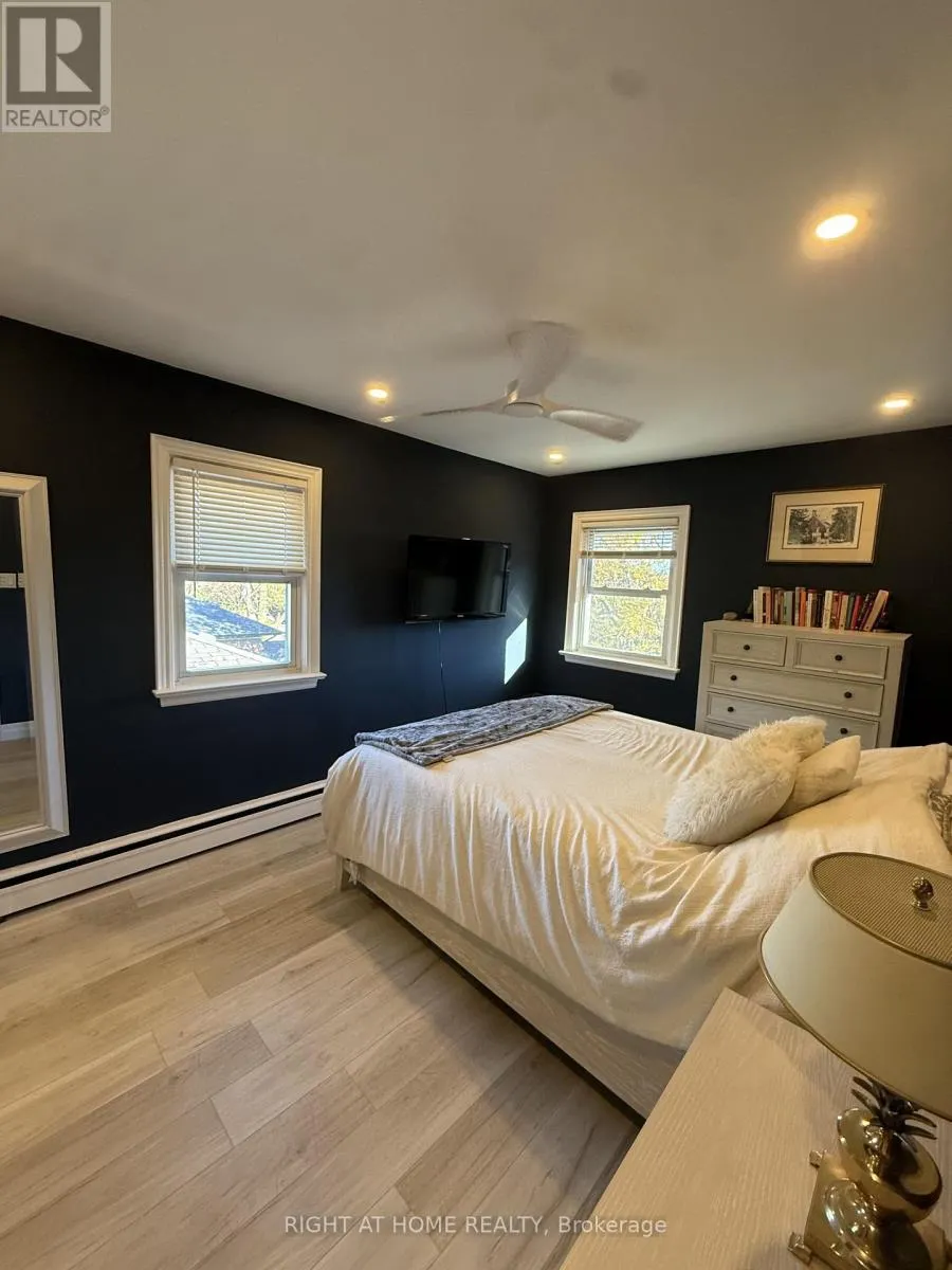 UPPERFLOOR - 385 MARY STREET N
