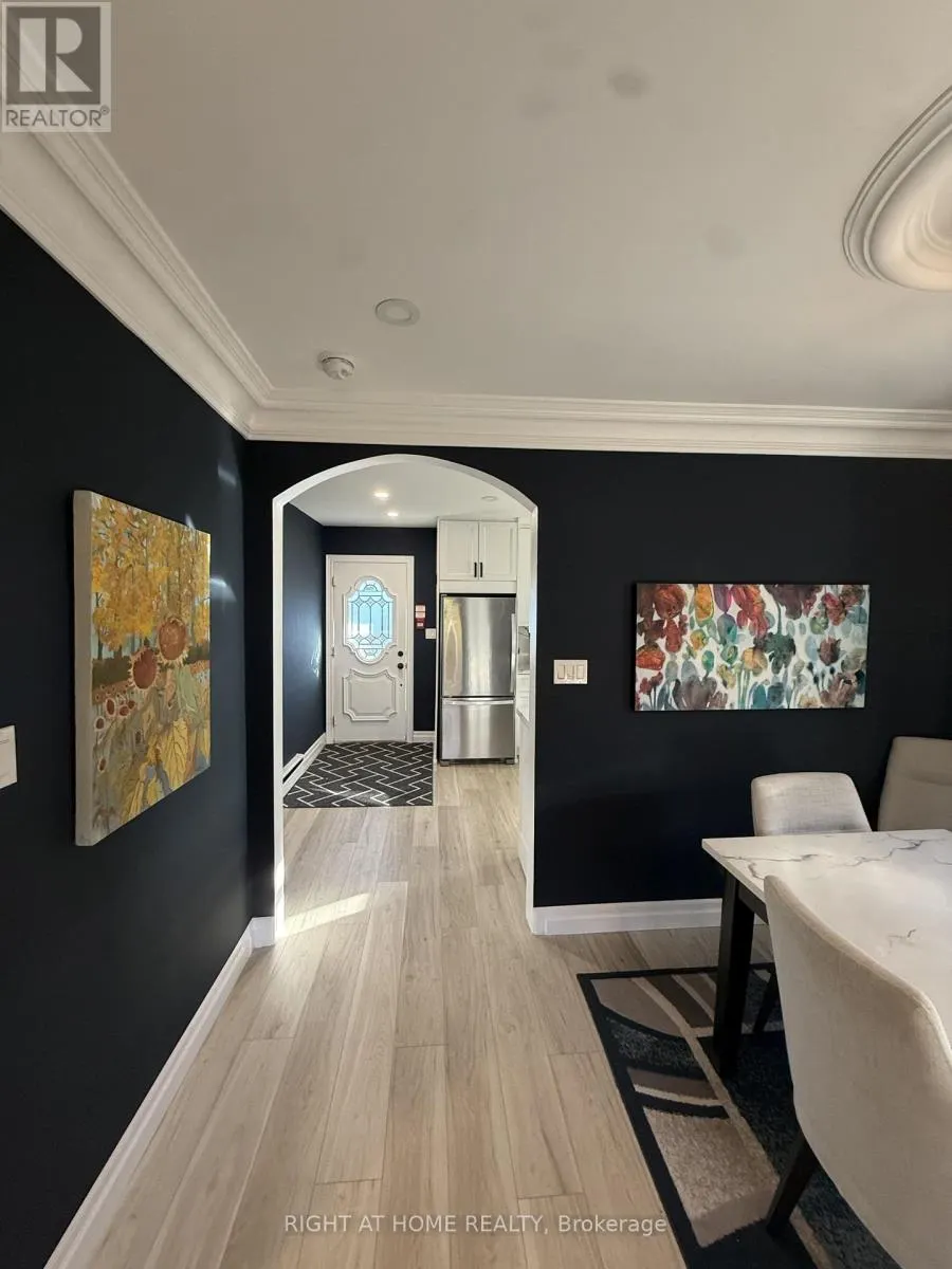 UPPERFLOOR - 385 MARY STREET N