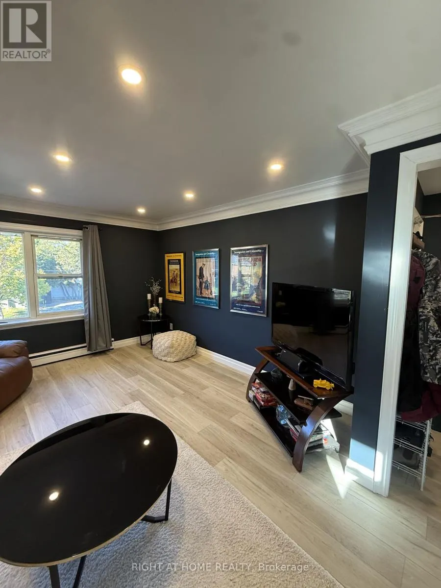 UPPERFLOOR - 385 MARY STREET N