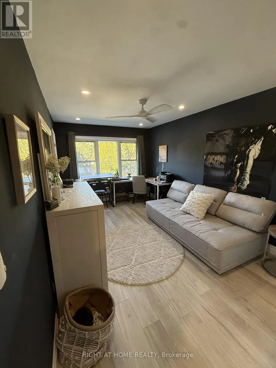 UPPERFLOOR - 385 MARY STREET N