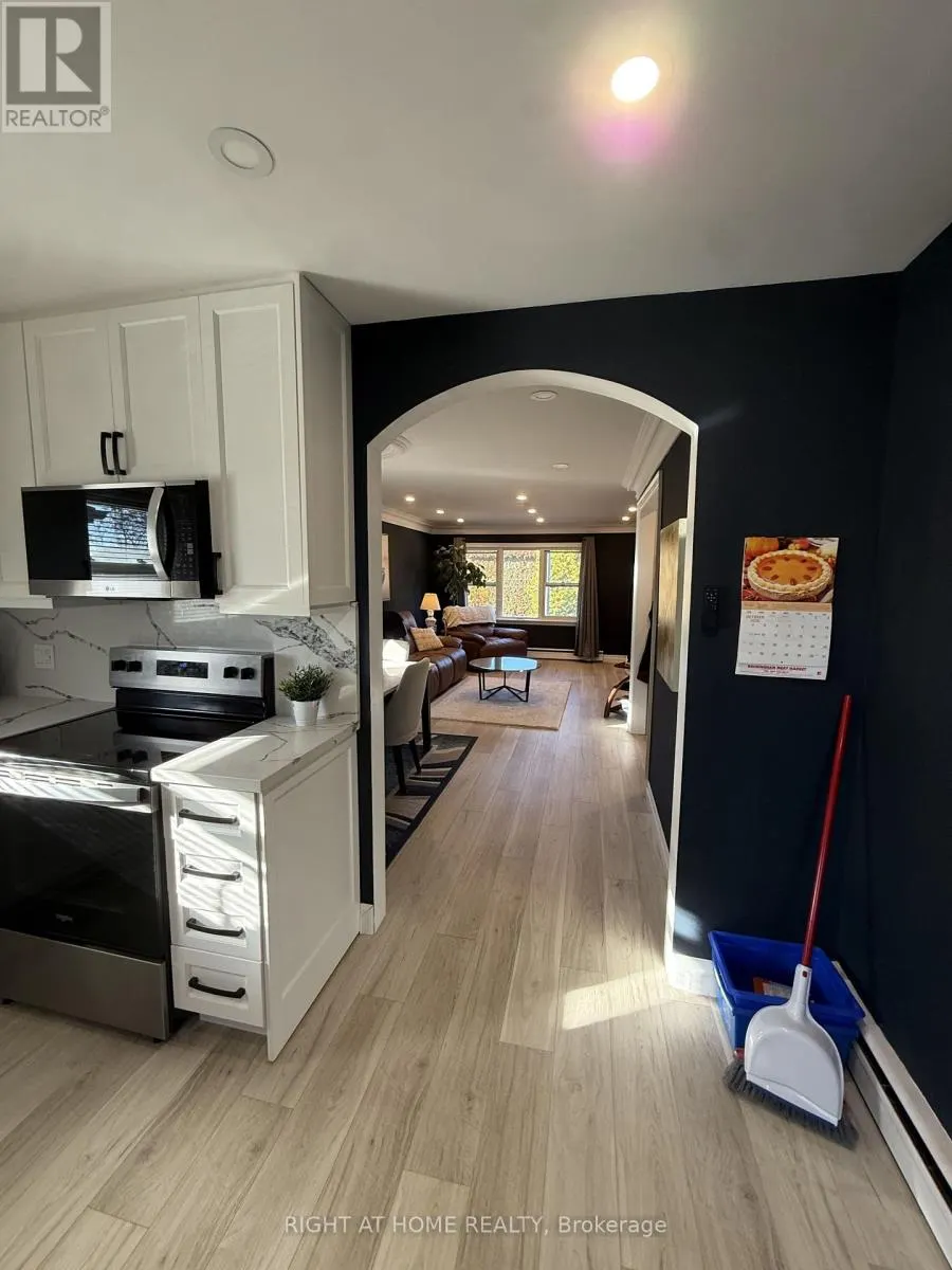 UPPERFLOOR - 385 MARY STREET N
