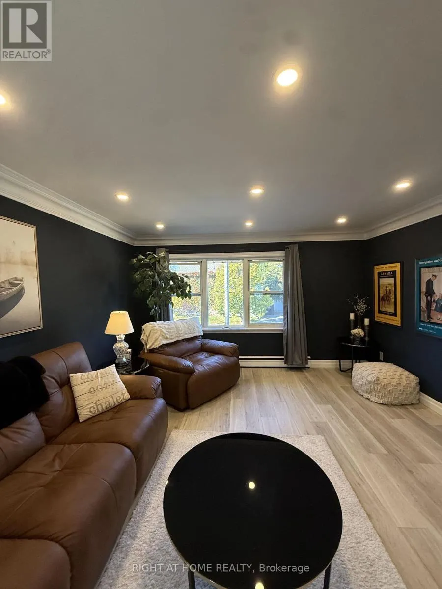 UPPERFLOOR - 385 MARY STREET N