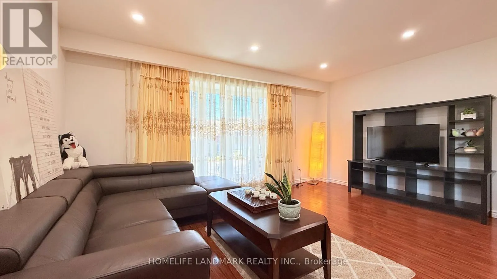 1 ALEXMUIR BOULEVARD