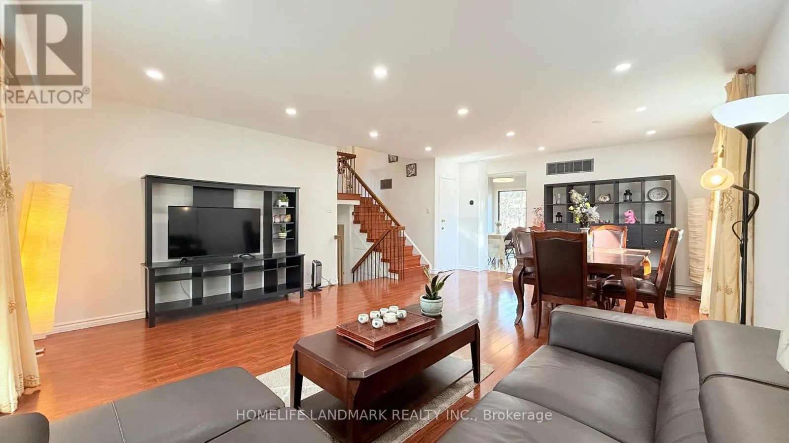 1 ALEXMUIR BOULEVARD