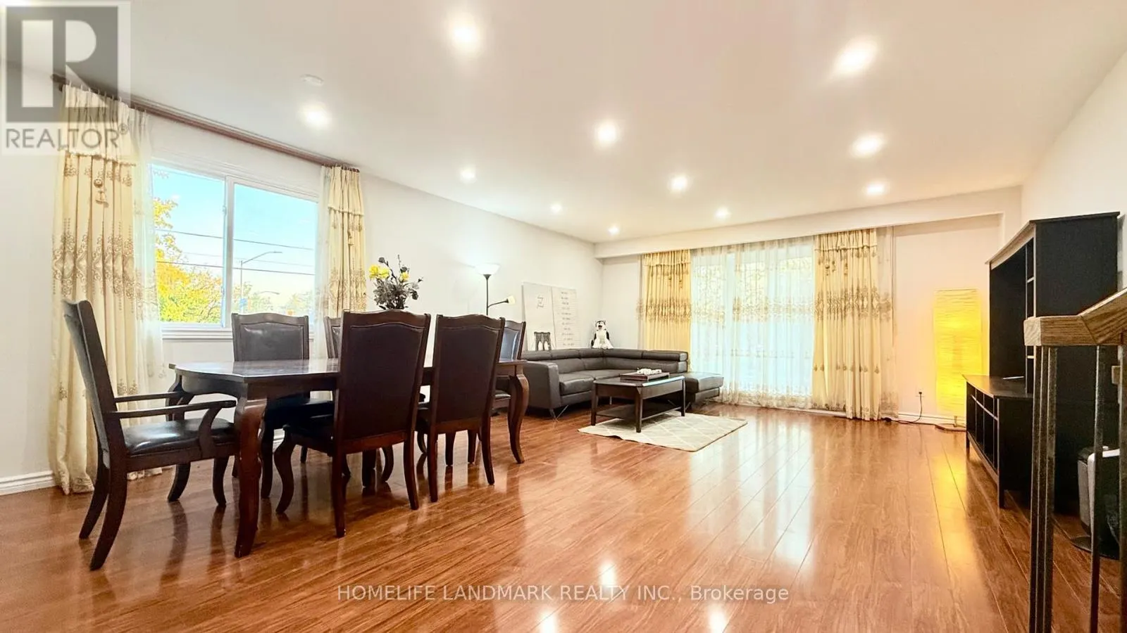1 ALEXMUIR BOULEVARD