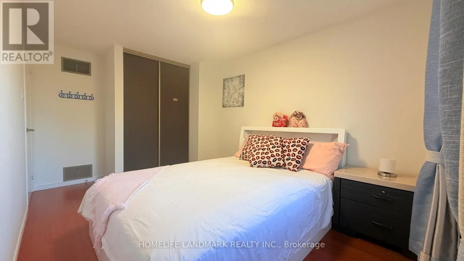 1 ALEXMUIR BOULEVARD