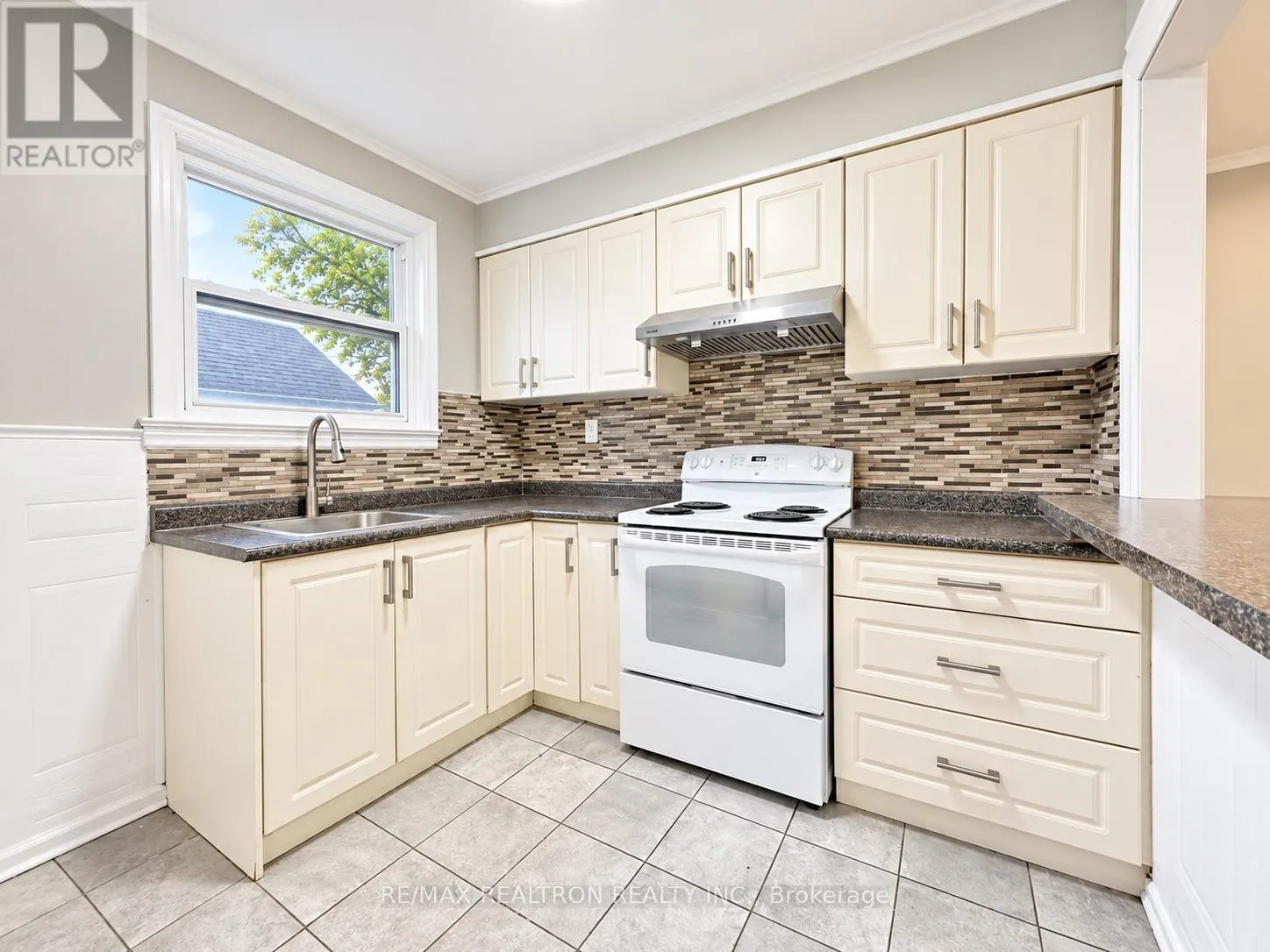 MAIN FLOOR - 73 NORTH WOODROW BOULEVARD