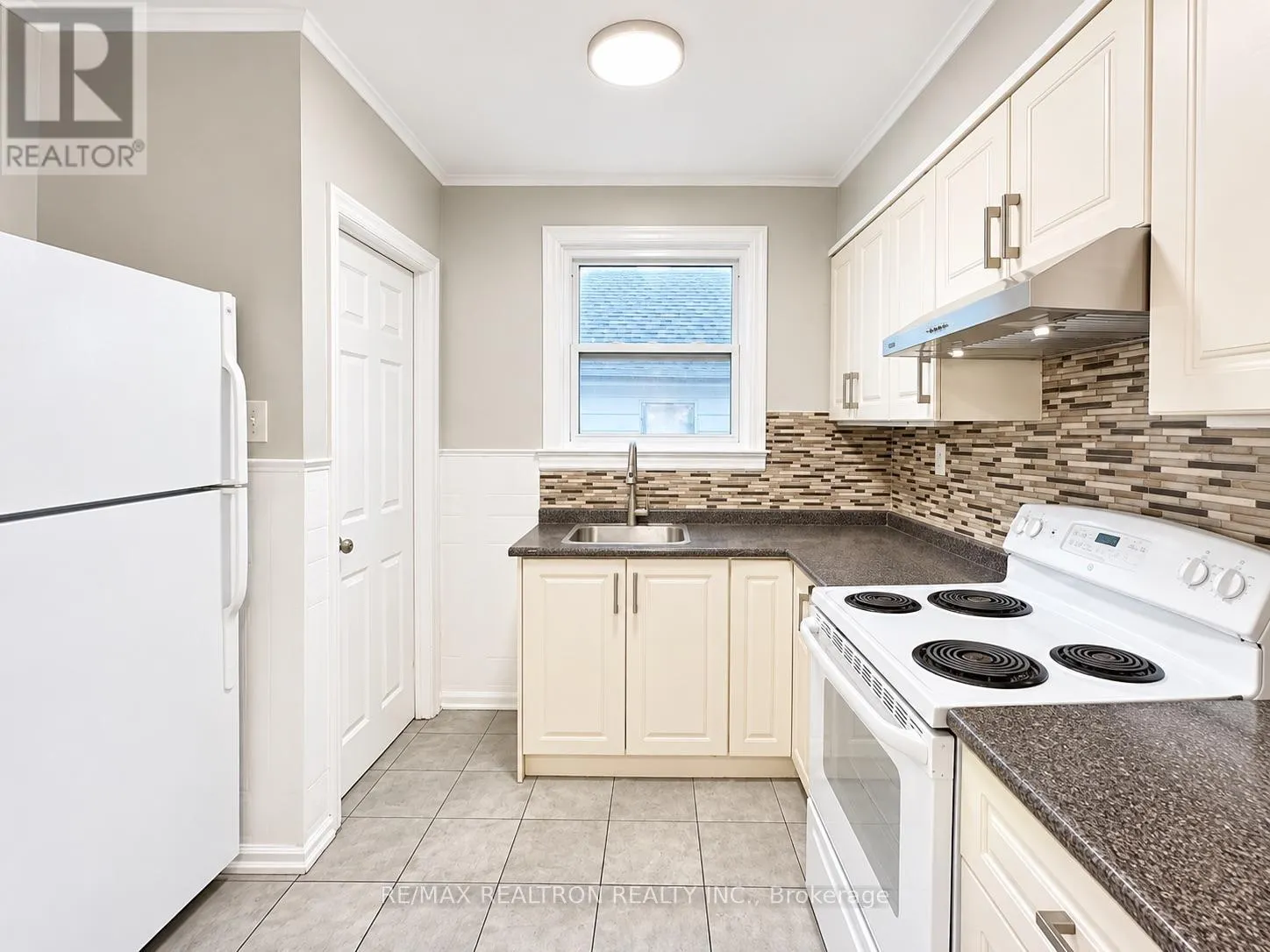 MAIN FLOOR - 73 NORTH WOODROW BOULEVARD