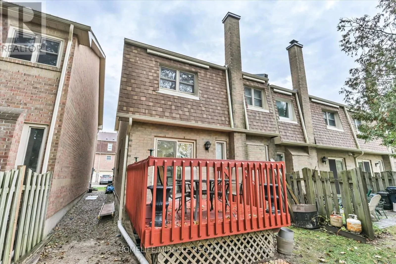46 - 10 CARDWELL AVENUE