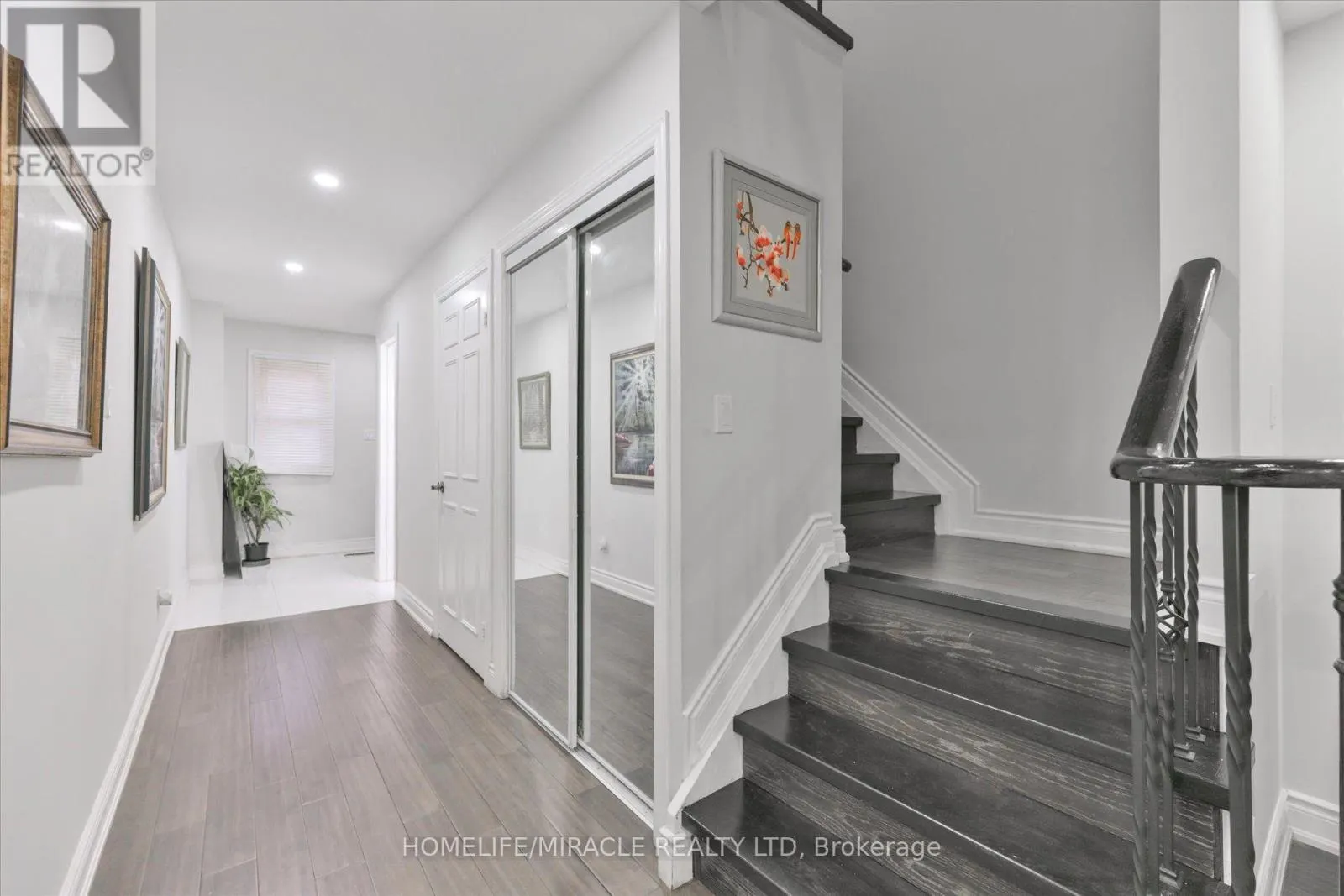 46 - 10 CARDWELL AVENUE
