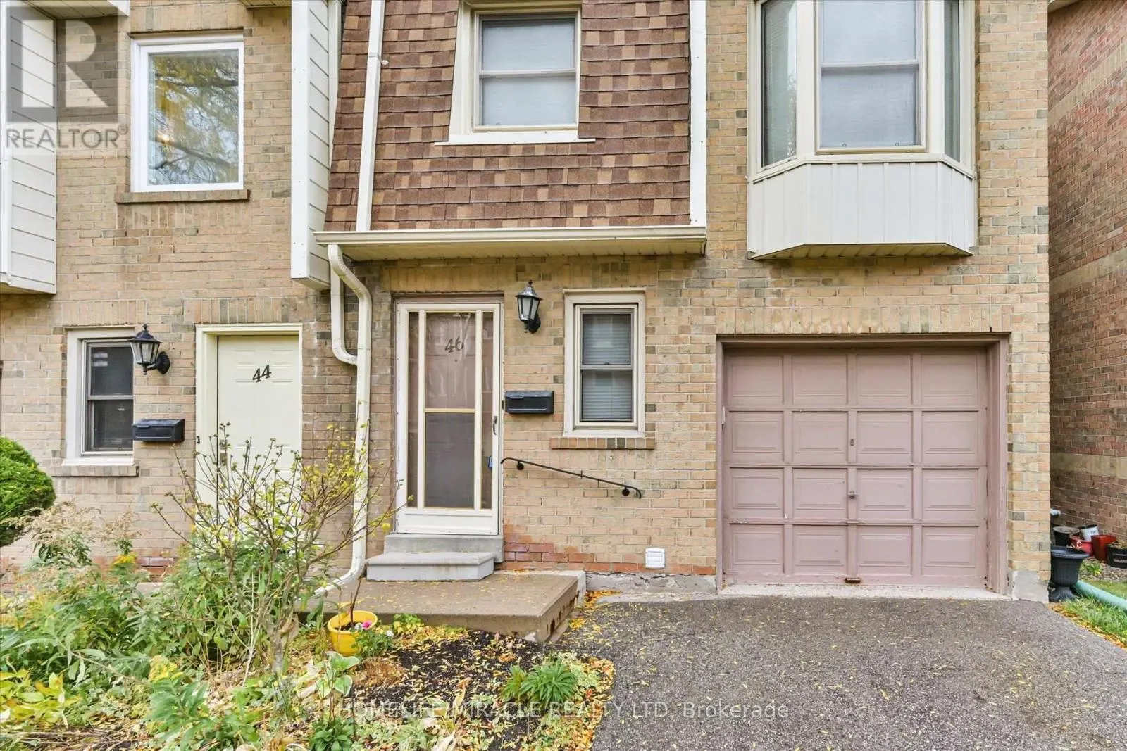 46 - 10 CARDWELL AVENUE