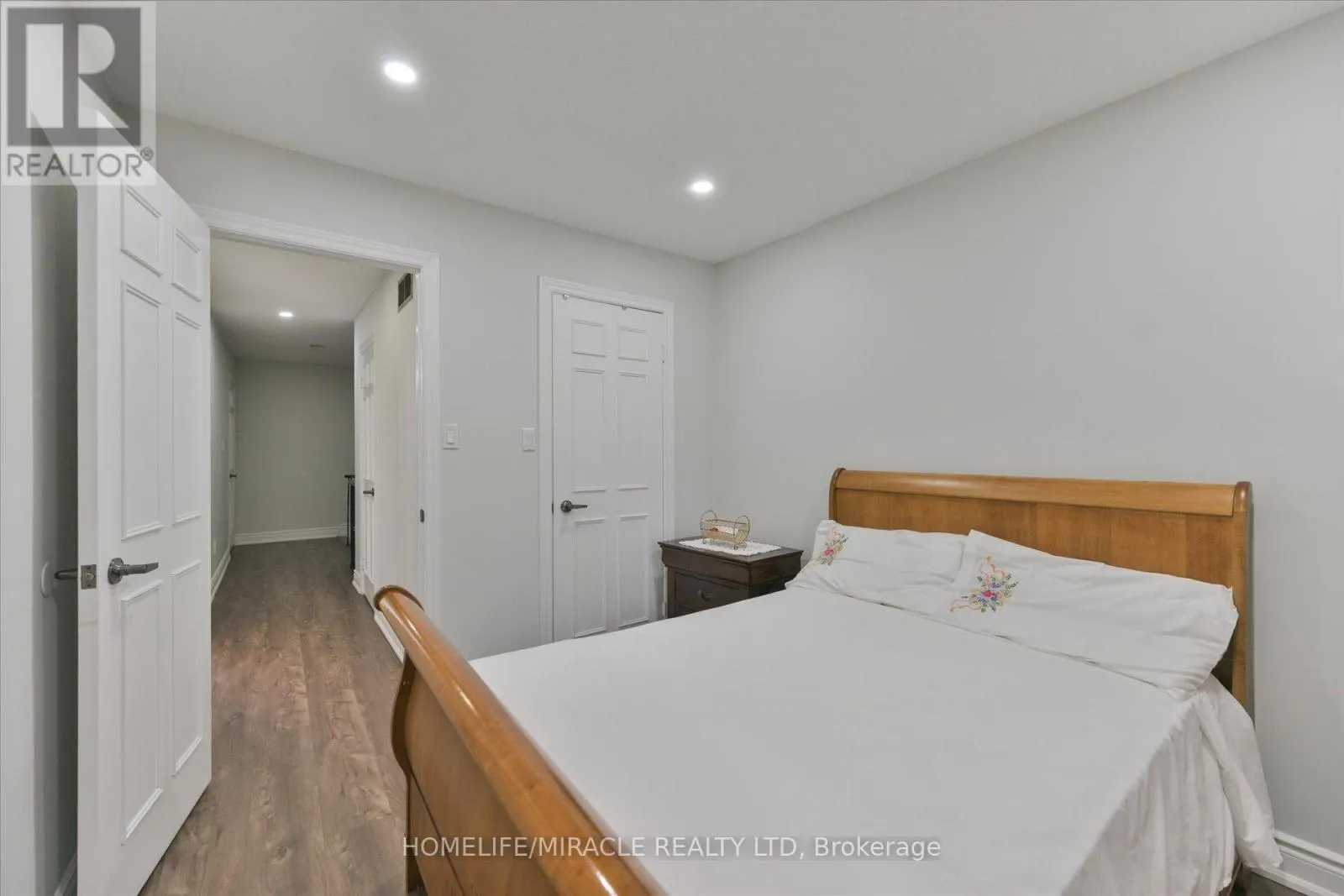 46 - 10 CARDWELL AVENUE