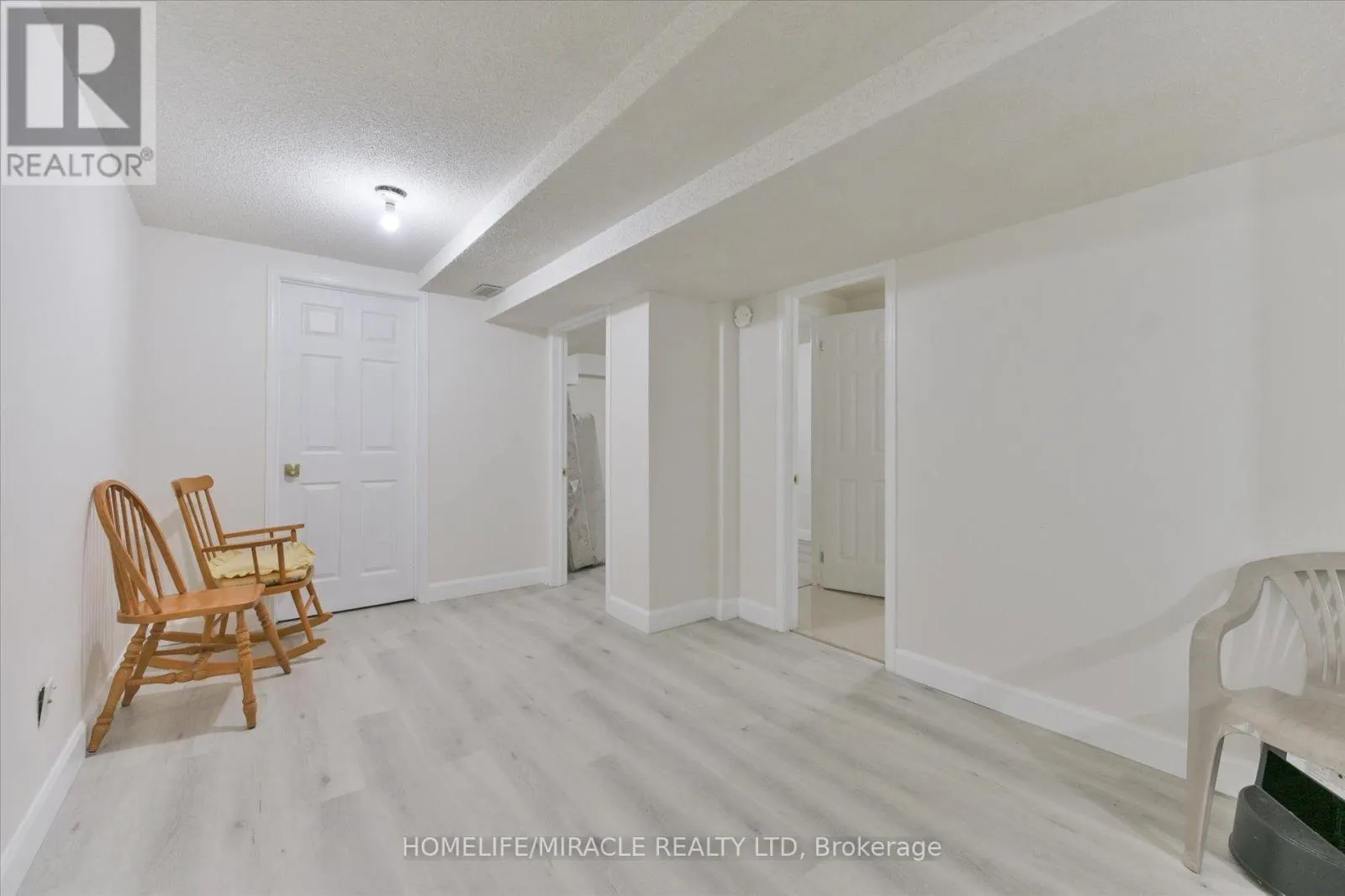 46 - 10 CARDWELL AVENUE