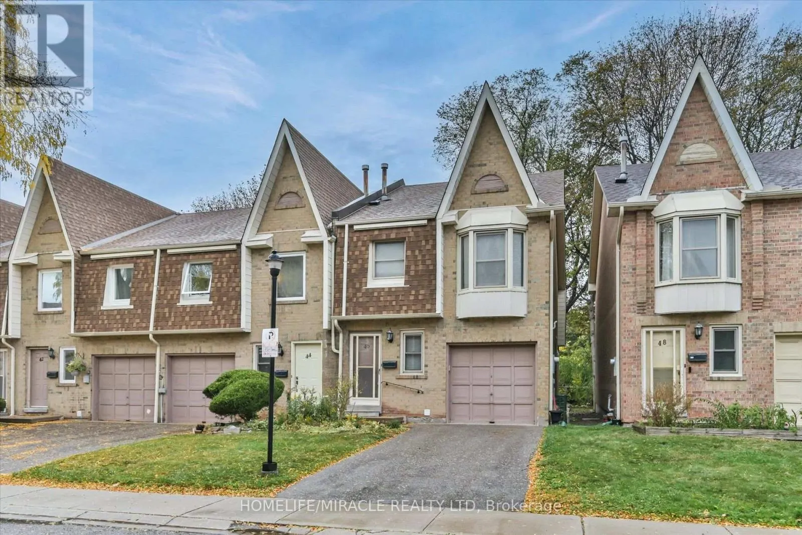 46 - 10 CARDWELL AVENUE