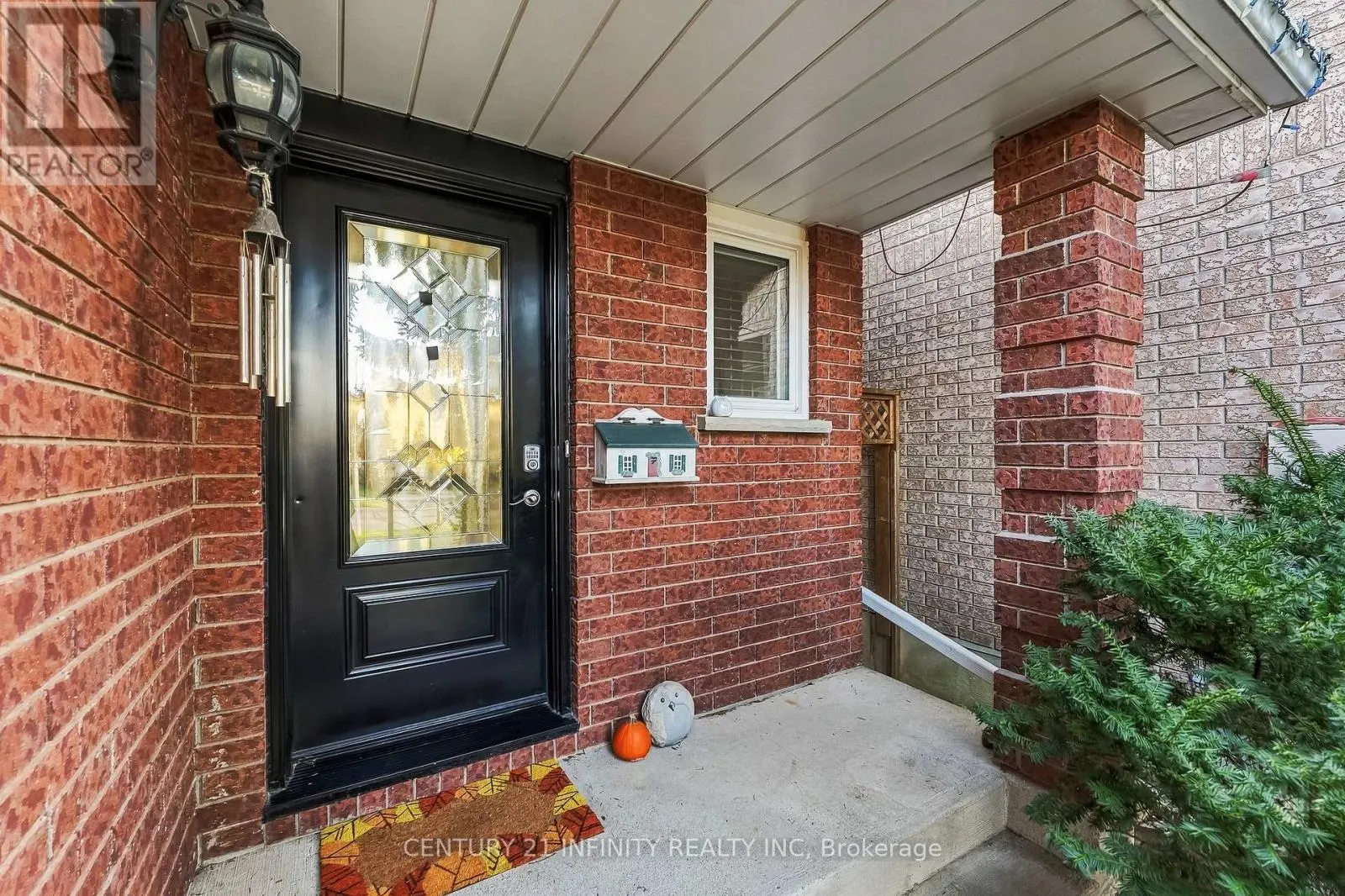 35 FIELDCREST AVENUE