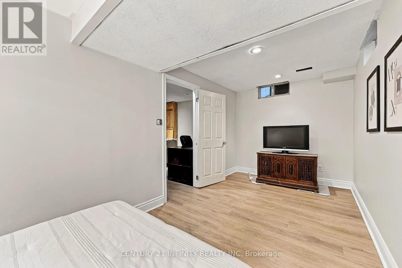 35 FIELDCREST AVENUE