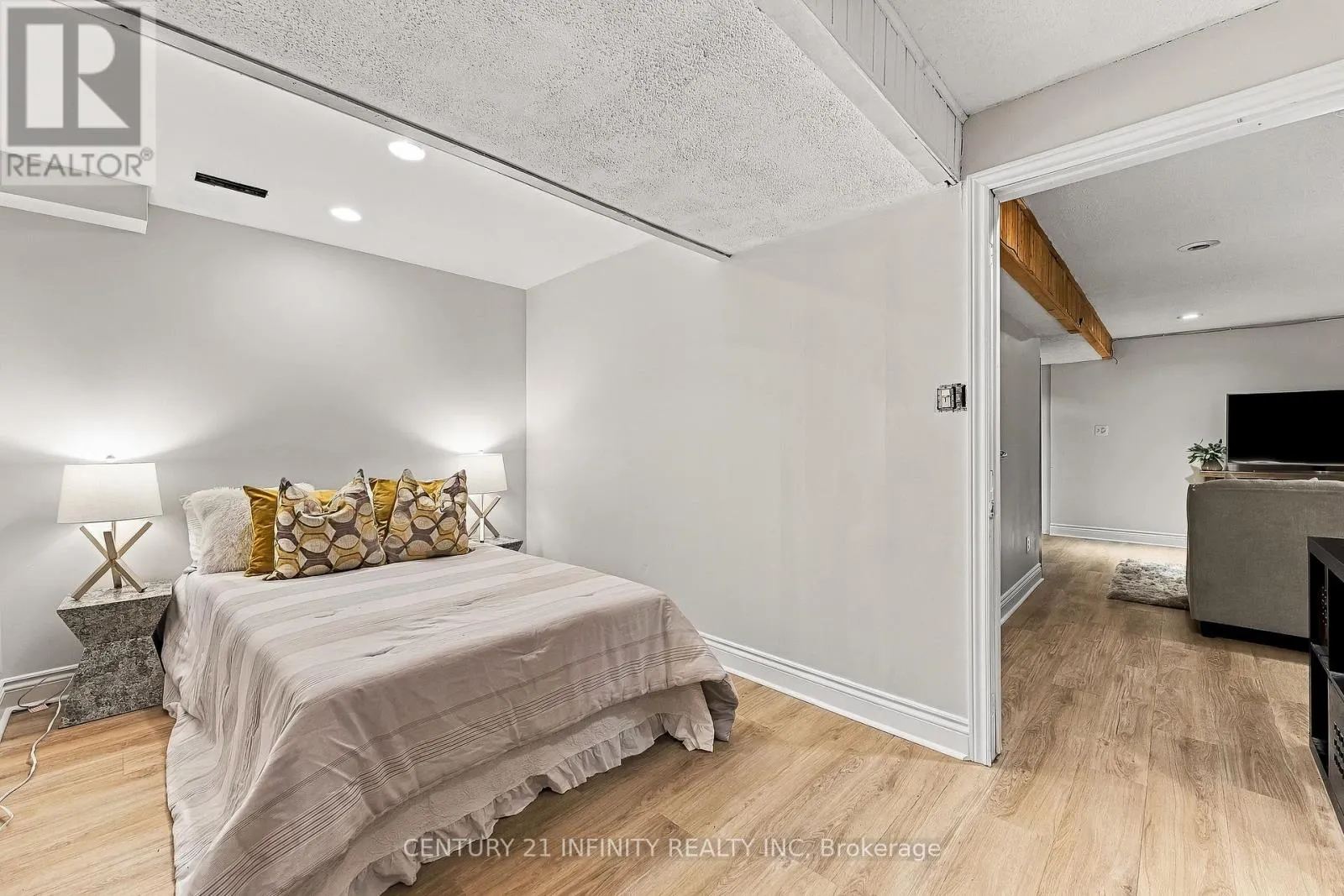 35 FIELDCREST AVENUE