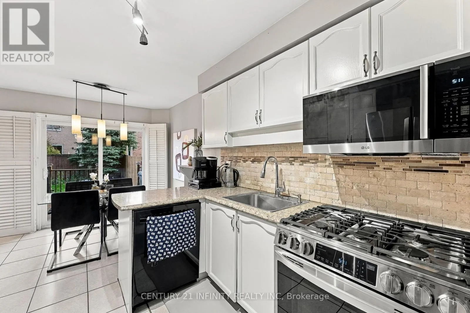 35 FIELDCREST AVENUE
