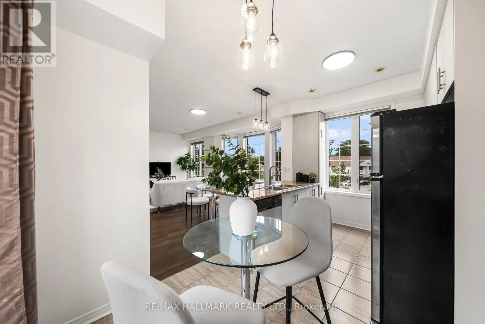 52 - 4689 KINGSTON ROAD