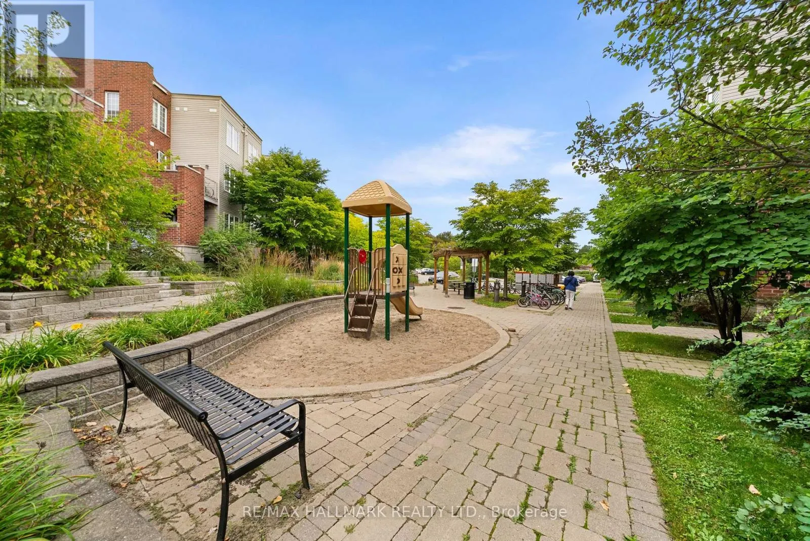 52 - 4689 KINGSTON ROAD