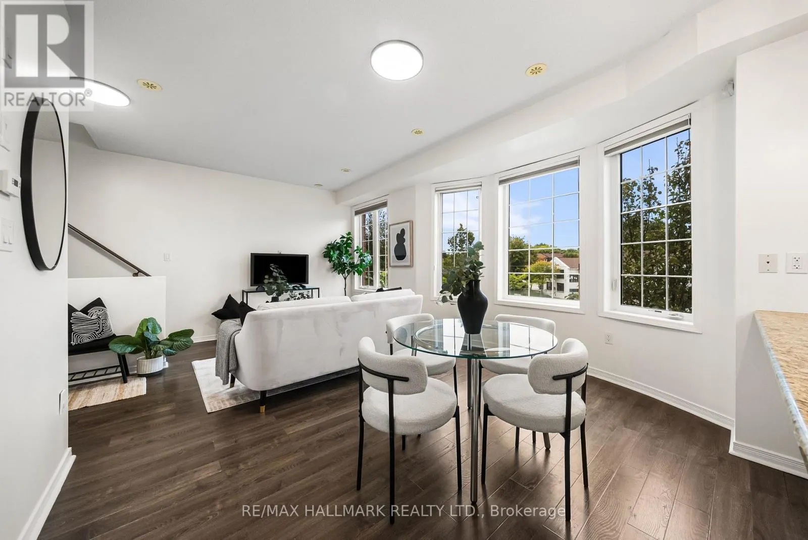 52 - 4689 KINGSTON ROAD