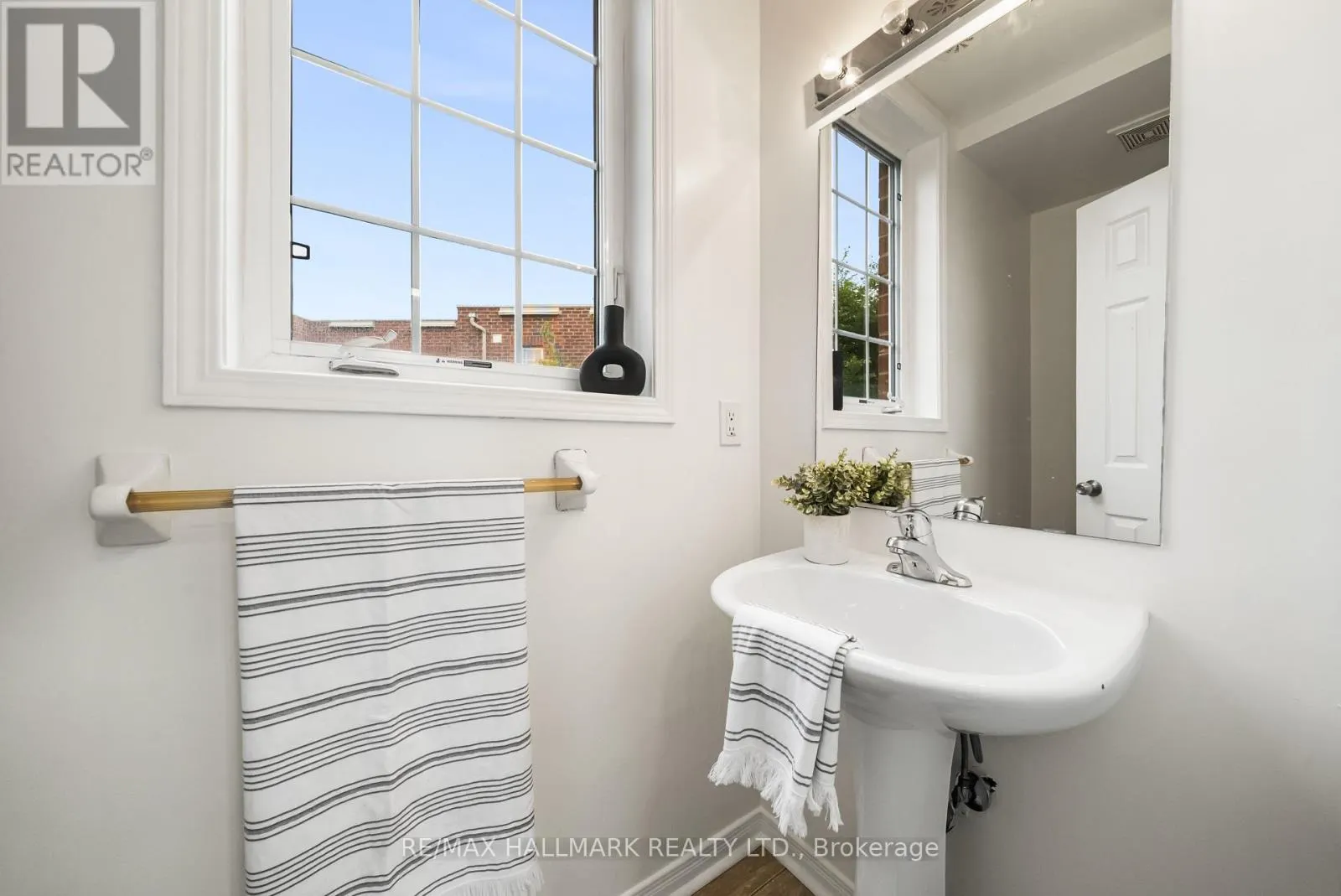 52 - 4689 KINGSTON ROAD
