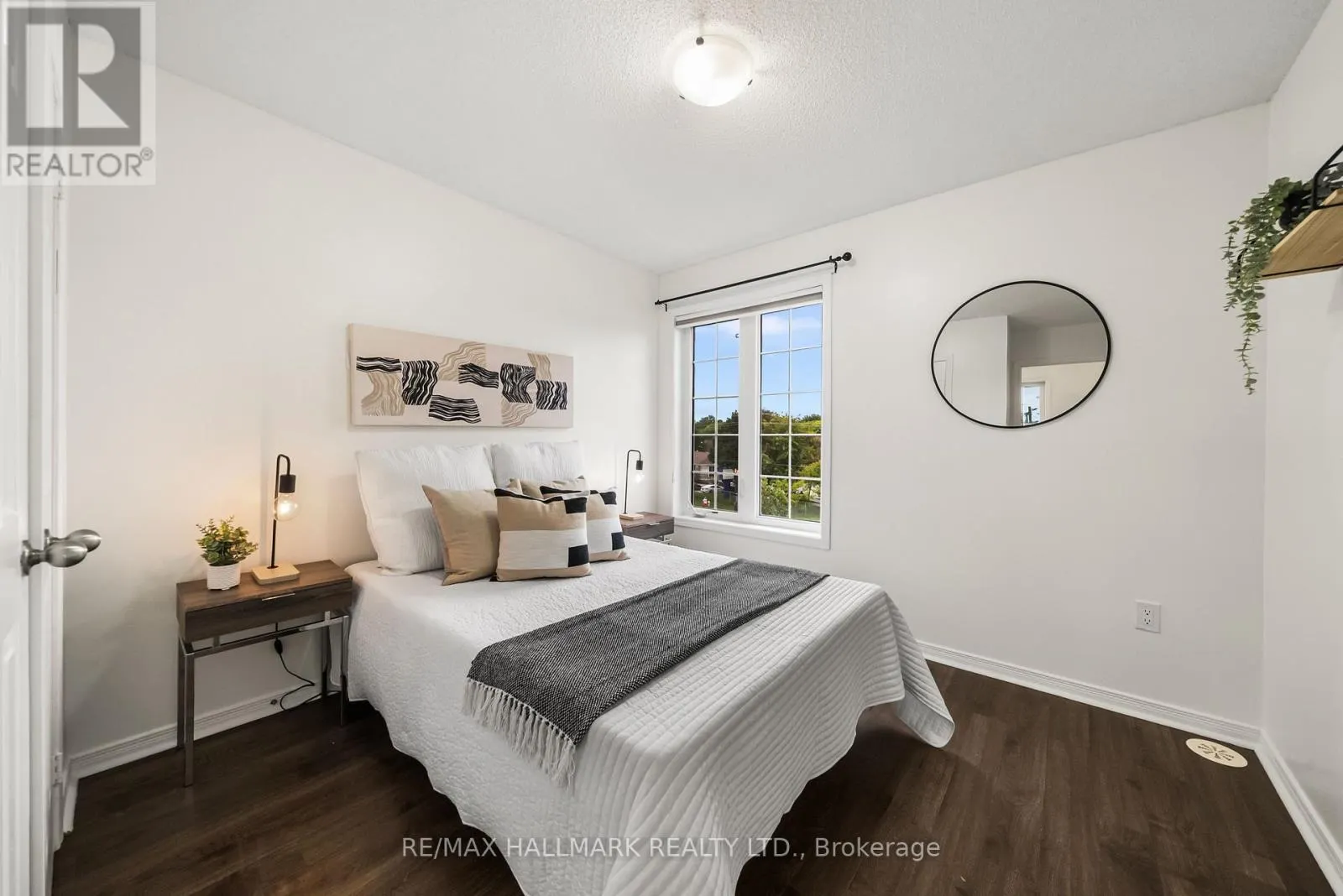 52 - 4689 KINGSTON ROAD