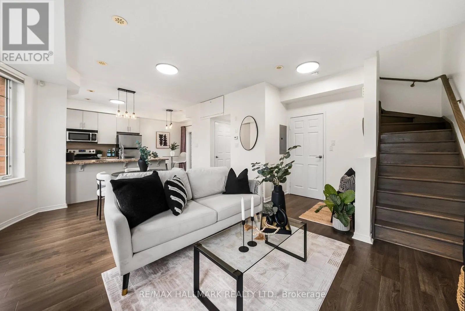 52 - 4689 KINGSTON ROAD