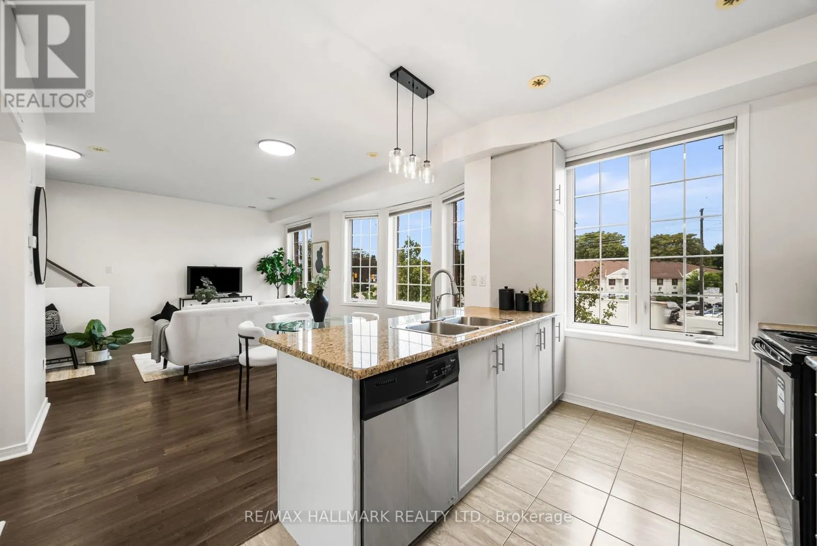 52 - 4689 KINGSTON ROAD