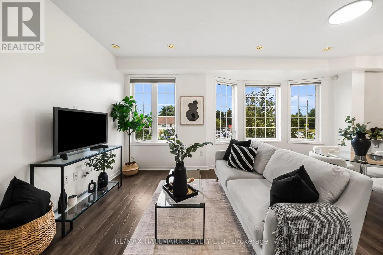 52 - 4689 KINGSTON ROAD