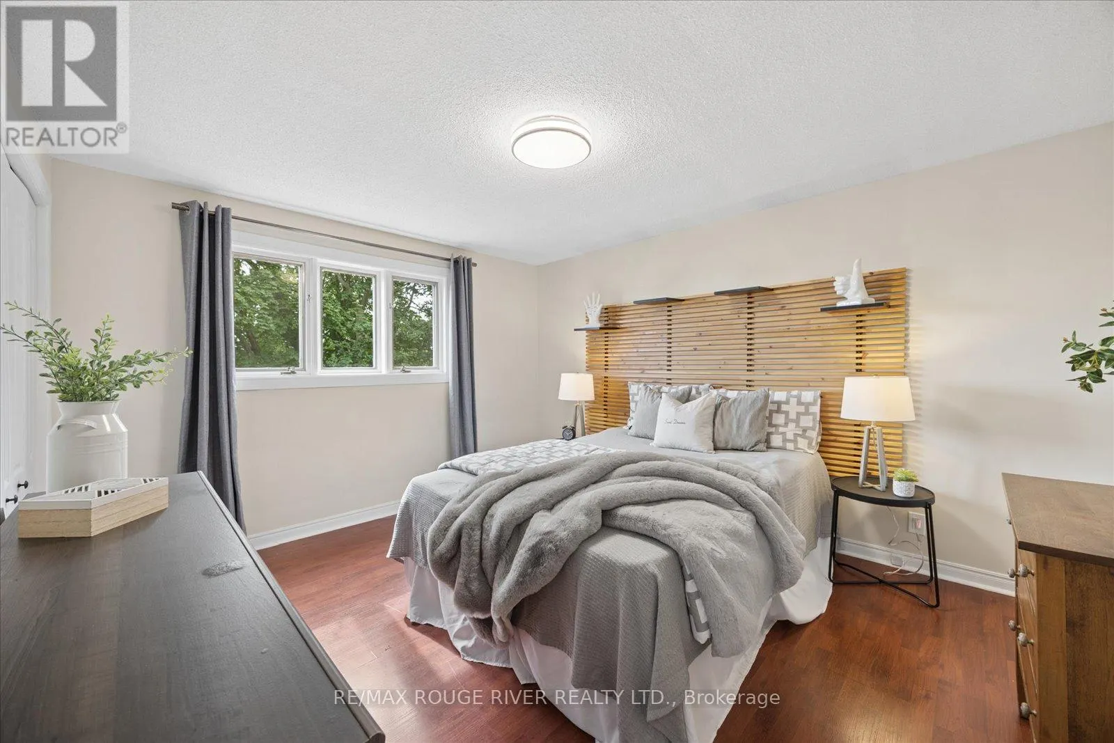 881 SWISS HEIGHTS DRIVE