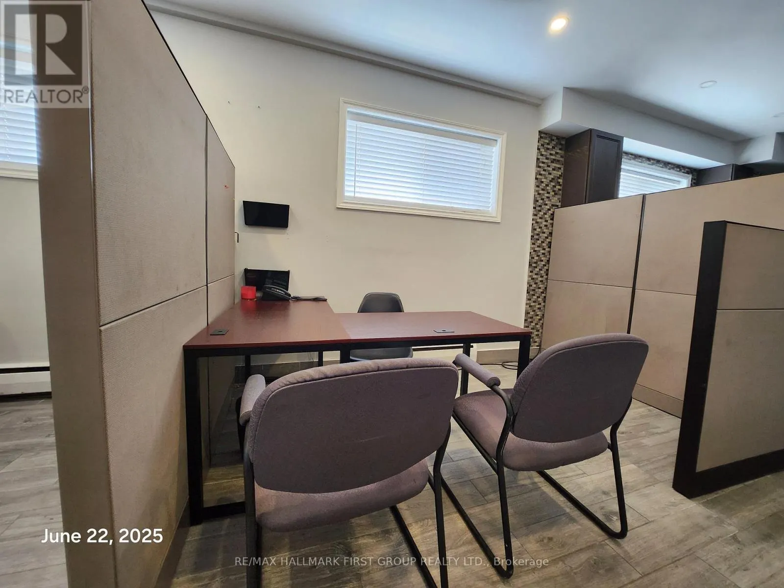 1 - 1400 DUNDAS STREET E