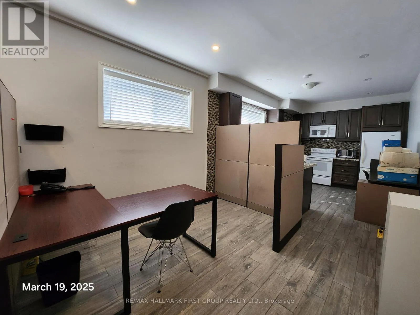 1 - 1400 DUNDAS STREET E