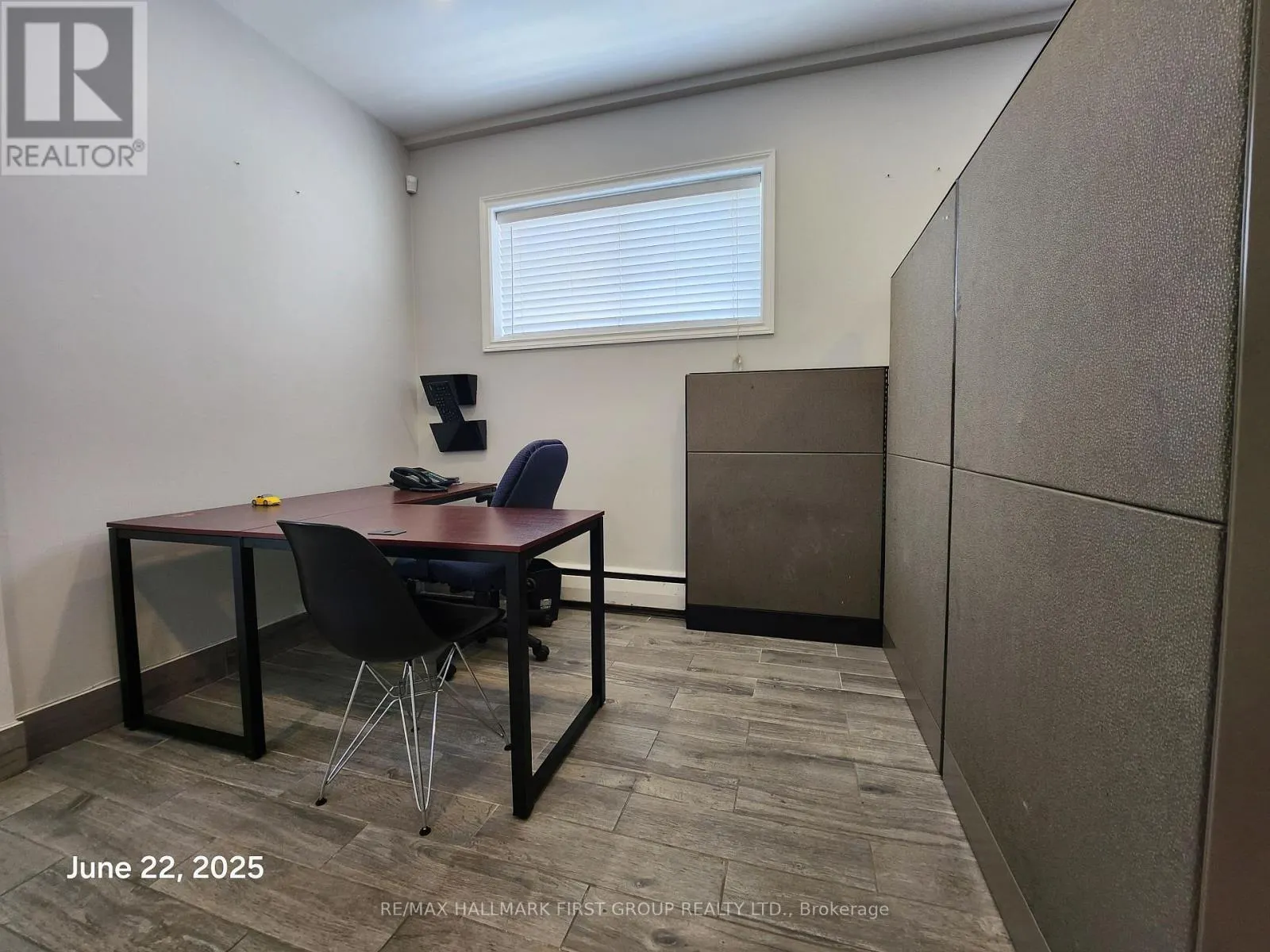1 - 1400 DUNDAS STREET E